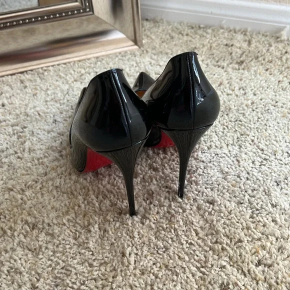 Christian Louboutin So Kate Heels - Picture 2 of 8